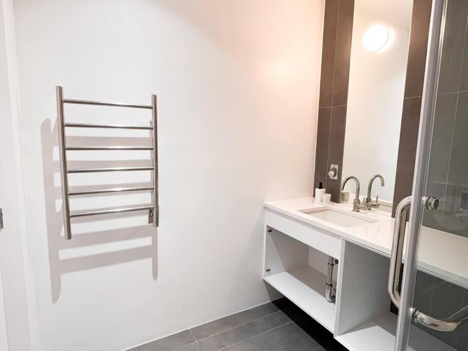 New Beautiful Modern One Bedroom Apt In Brooklyn At Rem-Casa New York Luaran gambar