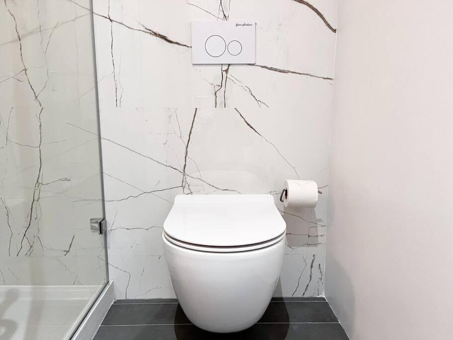 New Beautiful Modern One Bedroom Apt In Brooklyn At Rem-Casa New York Luaran gambar